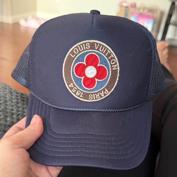 Hat - Picture 1 of 2